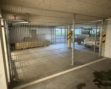 Doppelstabmatten schwer verzinkt mit Pfosten 40x60 verzinkt mit Abdeckleisten mit Fussplatte wurde in Satigny von Swissclôture Genève, Bellevue im Jahr 2025 erstellt.