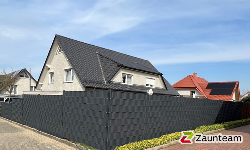 Flechtfix Vario Sichtschutz RAL Standardfarben wurde in Georgsmarienhütte von Zaunteam Osnabrücker Land, Belm im Jahr 2023 erstellt.