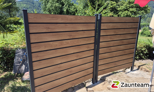 Alu Varioprofil glatt mit Zwischenfüllung schmal, Aluminiumpfosten vierkant 65 x 65 mm einbetoniert wurde in Waldkirch - Siensbach von Zaunteam Breisgau, Waldkirch-Kollnau im Jahr 2026 erstellt.