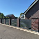 Modern Aluzaun aufgeschraubt wurde in Bad Nenndorf von Zaunteam Schaumburger Land, Stadthagen im Jahr 2026 erstellt.