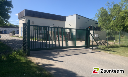 Schiebetor Aluminium wurde in Eggesin von Zaunteam Pasewalk, Pasewalk im Jahr 2026 erstellt.