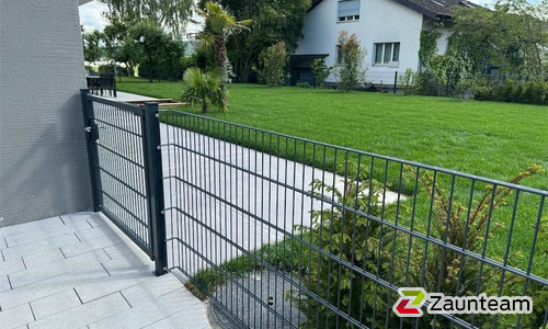 Doppelstabmattentor 1-flüglig wurde in Dübendorf von Zaunteam Zürich Oberland, Gutenswil im Jahr 2024 erstellt.