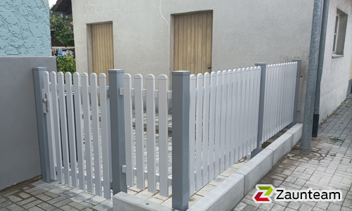 Classic Aluzaun RAL Standardfarbe / Aluminiumpfosten vierkant RAL Standardfarbe einbetoniert wurde in Waldshut-Tiengen von Zaunteam Granacher, Lauchringen im Jahr 2025 erstellt.