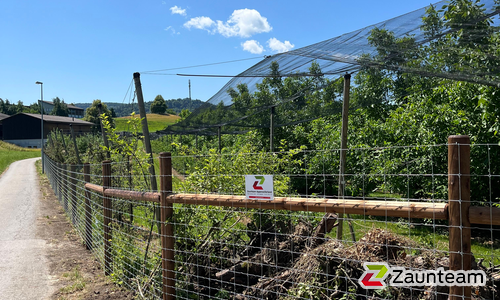 Knotengitter Tornado mit Tannenpfosten zylindrisch grün wurde in Flawil von Zaunteam Appenzellerland, Wasserauen im Jahr 2025 erstellt.
