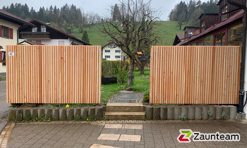 Holz Sichtschutz Lärche Natur Sargans wurde in Oberstaufen von Zaunteam Allgäu, Bad Hindelang - Unterjoch im Jahr 2022 erstellt.