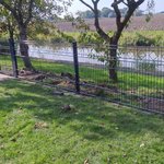 Decorzaun Verona mit Decorzaun Pfosten einbetoniert wurde in Aurich von Zaunteam Ostfriesland, Südbrookmerland im Jahr 2026 erstellt.