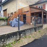 Doppelstabmatten schwer feuerverzinkt und anthrazit beschichtet mit Pfosten 60 x 40 mit Abdeckleisten mit Fussplatte wurde in Chavornay von Swissclôture Nord Vaudois, Pomy im Jahr 2025 erstellt.