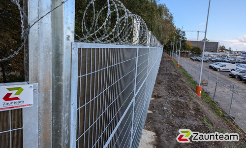 Schallschutzzaun Noistop Steel wurde in Wilhelmshaven von Zaunteam Friesische-Wehde, Zetel im Jahr 2024 erstellt.