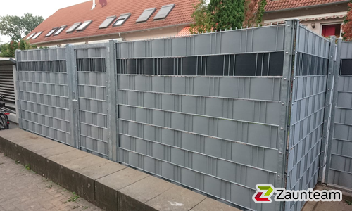 Flechtfix Vario Sichtschutz RAL Standardfarben wurde in Engelsbrand von Zaunteam Pforzheim, Neuhausen im Jahr 2020 erstellt.
