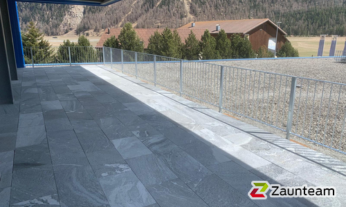 Staketengeländer ohne Handlauf wurde in Samedan von Zaunteam Engadin, Zernez im Jahr 2025 erstellt.