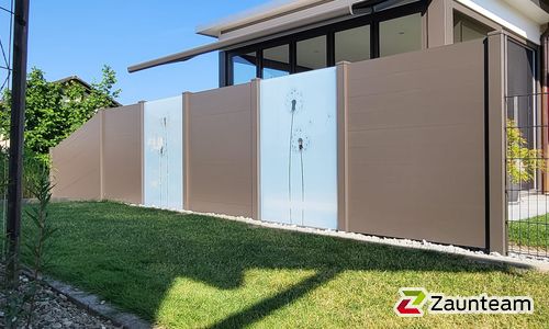 Alu Varioprofil glatt mit Aluminiumpfosten vierkant 85 x 85 mm einbetoniert wurde in Wolfwil von Zaunteam Mittelland, Bützberg im Jahr 2023 erstellt.