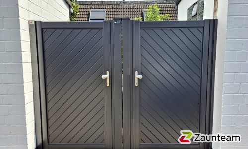 Aluminium Sichtschutztor 1-flüglig wurde in Wesel von Zaunteam Hohe Mark, Hamminkeln im Jahr 2025 erstellt.