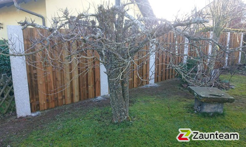 Holz Sichtschutz Lugano wurde in Pforzheim von Zaunteam Pforzheim, Neuhausen im Jahr 2023 erstellt.