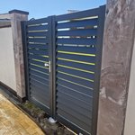 Aluminium Sichtschutztor 2-flüglig wurde in Schortens von Zaunteam Friesische-Wehde, Zetel im Jahr 2026 erstellt.
