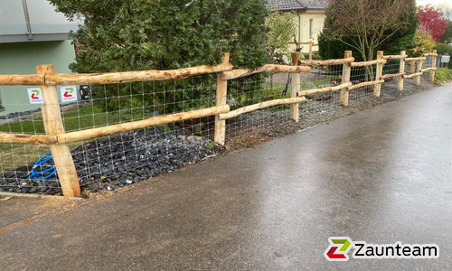 Halbrundlattenzaun weitere wurde in Nürensdorf von Zaunteam Neftenbach, Neftenbach im Jahr 2023 erstellt.