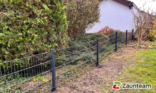 Doppelstabmatten leicht feuerverzinkt und anthrazit beschichtet mit Pfosten 60 x 40 mit Bügel einbetoniert wurde in Lindau von Zaunteam Allgäu, Bad Hindelang - Unterjoch im Jahr 2024 erstellt.