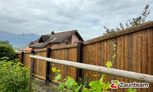 Holz Sichtschutz wurde in Mauren von Zaunteam Heidiland GmbH, Bad Ragaz im Jahr 2024 erstellt.