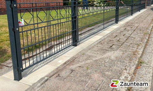 Decorzaun Verona mit Decorzaun Pfosten einbetoniert wurde in Südbrookmerland von Zaunteam Ostfriesland, Südbrookmerland im Jahr 2026 erstellt.