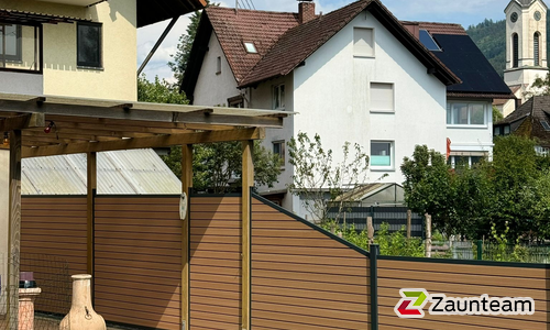 BPC Sichtschutz Eldrum Aluminiumpfosten 70 x 70 mm mit Fussplatte wurde in Winden von Zaunteam Breisgau, Waldkirch-Kollnau im Jahr 2024 erstellt.