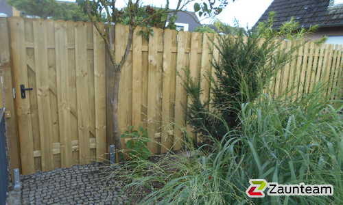 Holz Sichtschutz wurde in Kaarst von Zaunteam Neuss, Neuss im Jahr 2018 erstellt.