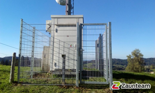 Doppelstabmatten schwer verzinkt mit Pfosten 40x60 verzinkt mit Abdeckleisten einbetoniert wurde in Stiefenhofen von Zaunteam Allgäu, Bad Hindelang - Unterjoch im Jahr 2017 erstellt.