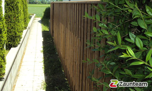 Holz Sichtschutz Lugano wurde in Derendingen von Zaunteam Mittelland GmbH, Bützberg im Jahr 2017 erstellt.