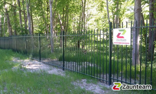 Modern Stabgitterzaun Standardfarbe / Pfosten 60x60 Standardfarbe blind Montage wurde in Seefeld von Zaunteam Ammersee, Hofstetten im Jahr 2022 erstellt.