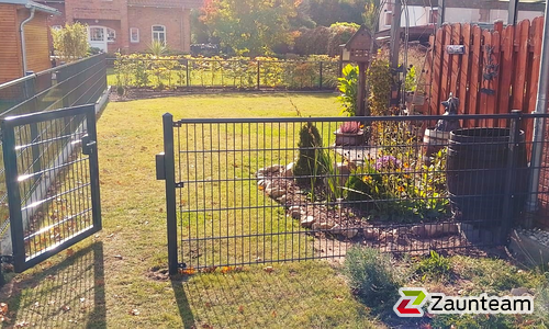 Doppelstabmatten schwer vorverzinkt und anthrazit beschichtet mit Pfosten Vario einbetoniert wurde in Oyten von Zaunteam Weser-Wümme, Oyten im Jahr 2024 erstellt.