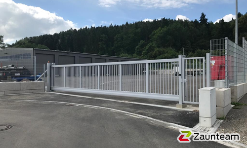 Schiebetor Aluminium wurde in Rangendingen von Zaunteam Zollernalb, Burladingen-Ringingen im Jahr 2020 erstellt.