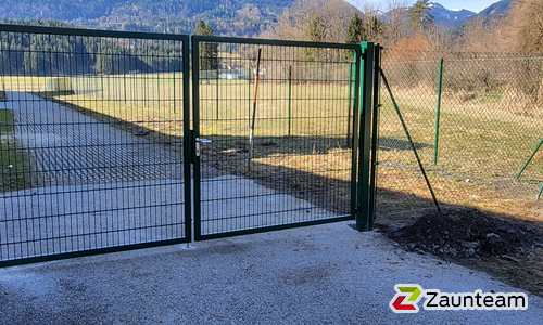 Doppelstabmattentor 2-flüglig wurde in Feistritz von Zaunteam Kärnten-Mitte, Arnoldstein im Jahr 2024 erstellt.