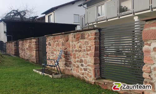 Modern Aluzaun einbetoniert wurde in Amorbach  von Zaunteam Westfranken, Eichenbühl im Jahr 2020 erstellt.