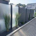 Alu Systemprofil mit Sonderprofilfüllung mit Aluminiumpfosten vierkant 60 x 60 mm einbetoniert wurde in Biberach von Zaunteam Oberschwaben, Unlingen im Jahr 2019 erstellt.