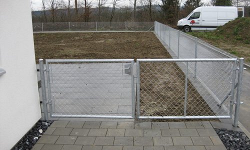 Ballfangzaun Diagonalgeflecht wurde in Wittenwil von Zaunteam Thurgau AG, Felben im Jahr 2013 erstellt.