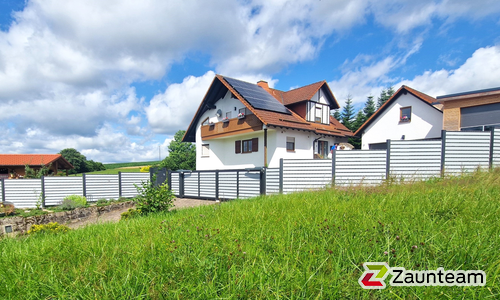 Aluminium Sichtschutz wurde in Breitenbach von Zaunteam Main-Rhön, Euerdorf im Jahr 2024 erstellt.