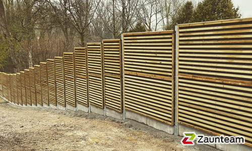 Schallschutzzaun Noistop Wood wurde in Gloggnitz von Zaunteam Schneebergland, Gloggnitz im Jahr 2021 erstellt.