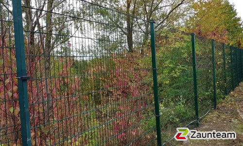 Doppelstabmatten schwer vorverzinkt und grün beschichtet mit Pfosten 60 x 40 mit Bügel einbetoniert wurde in Markranstädt von Zaunteam Leipzig, Leipzig im Jahr 2022 erstellt.