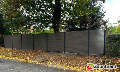 System Alu Sichtschutz, Rhombus mit Alupfosten einbetoniert wurde in Dessau-Rosslau von Zaunteam Fläming, Coswig im Jahr 2025 erstellt.