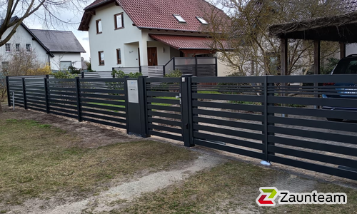 Modern Aluzaun einbetoniert wurde in Wusterwitz  von Zaunteam Fläming, Coswig im Jahr 2026 erstellt.