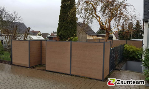System WPC Sichtschutz, Classic mit Alupfosten einbetoniert wurde in Schkeuditz von Zaunteam Halle, Halle im Jahr 2023 erstellt.
