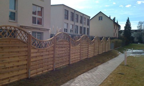 Holz Sichtschutz wurde in Wiesendangen von Zaunteam Neftenbach, Neftenbach im Jahr 2010 erstellt.
