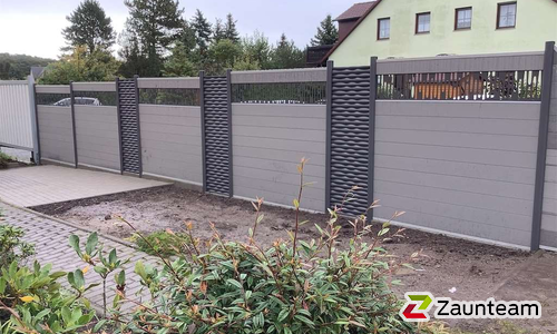 System WPC Sichtschutz, Classic mit Alupfosten einbetoniert wurde in Lieskau von Zaunteam Halle, Halle im Jahr 2021 erstellt.