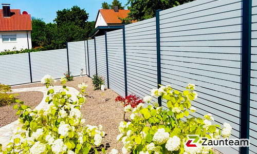 Alu Varioprofil Rhombus 80, Aluminiumpfosten vierkant 85 x 85 mm einbetoniert wurde in Bietigheim von Zaunteam Neckar-Enz, Sachsenheim im Jahr 2025 erstellt.