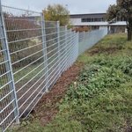 Doppelstabmatten schwer verzinkt mit Pfosten 40x60 verzinkt mit Abdeckleisten einbetoniert wurde in Rottenburg am Neckar von Zaunteam Zollernalb, Burladingen-Ringingen im Jahr 2025 erstellt.