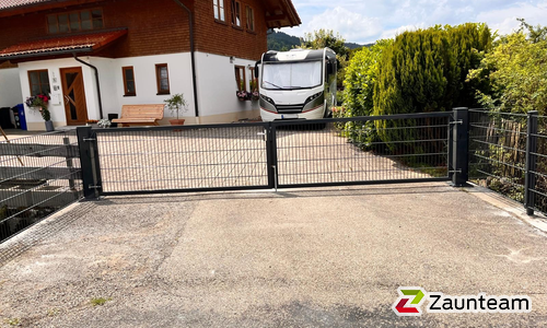 Doppelstabmattentor 2-flüglig wurde in Oberstaufen von Zaunteam Allgäu, Bad Hindelang - Unterjoch im Jahr 2025 erstellt.