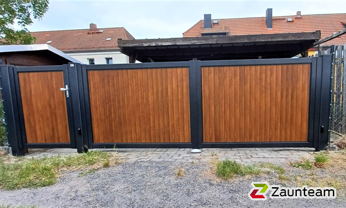 Aluminium Sichtschutztor 2-flüglig wurde in Coswig von Zaunteam Fläming, Coswig im Jahr 2023 erstellt.