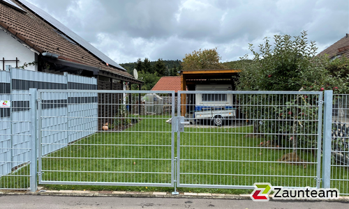 Doppelstabmattentor 2-flüglig wurde in Hochdorf von Zaunteam Oberschwaben, Obermarchtal im Jahr 2022 erstellt.