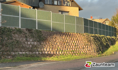 Schallschutzzaun Noistop Steel wurde in Hiddenhausen von Zaunteam Kischkel, Lübbecke im Jahr 2022 erstellt.