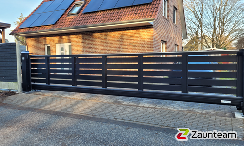 Schiebetor Aluminium wurde in Geesthacht von Zaunteam Hamburg-Ost, Wentorf bei Hamburg im Jahr 2025 erstellt.