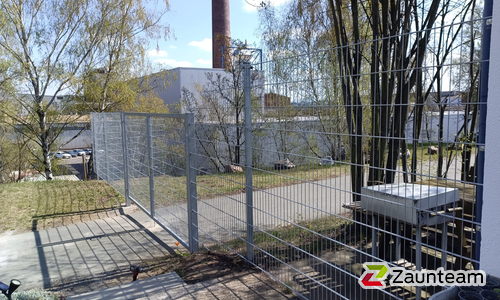 Doppelstabmattentor 2-flüglig wurde in Freiberg von Zaunteam Dresden-Süd, Dresden im Jahr 2026 erstellt.
