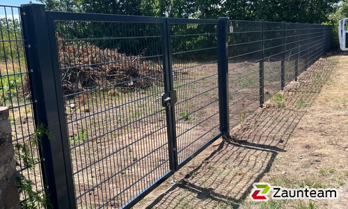 Doppelstabmattentor 2-flüglig wurde in Zerbst/ Anhalt von Zaunteam Fläming, Coswig im Jahr 2025 erstellt.